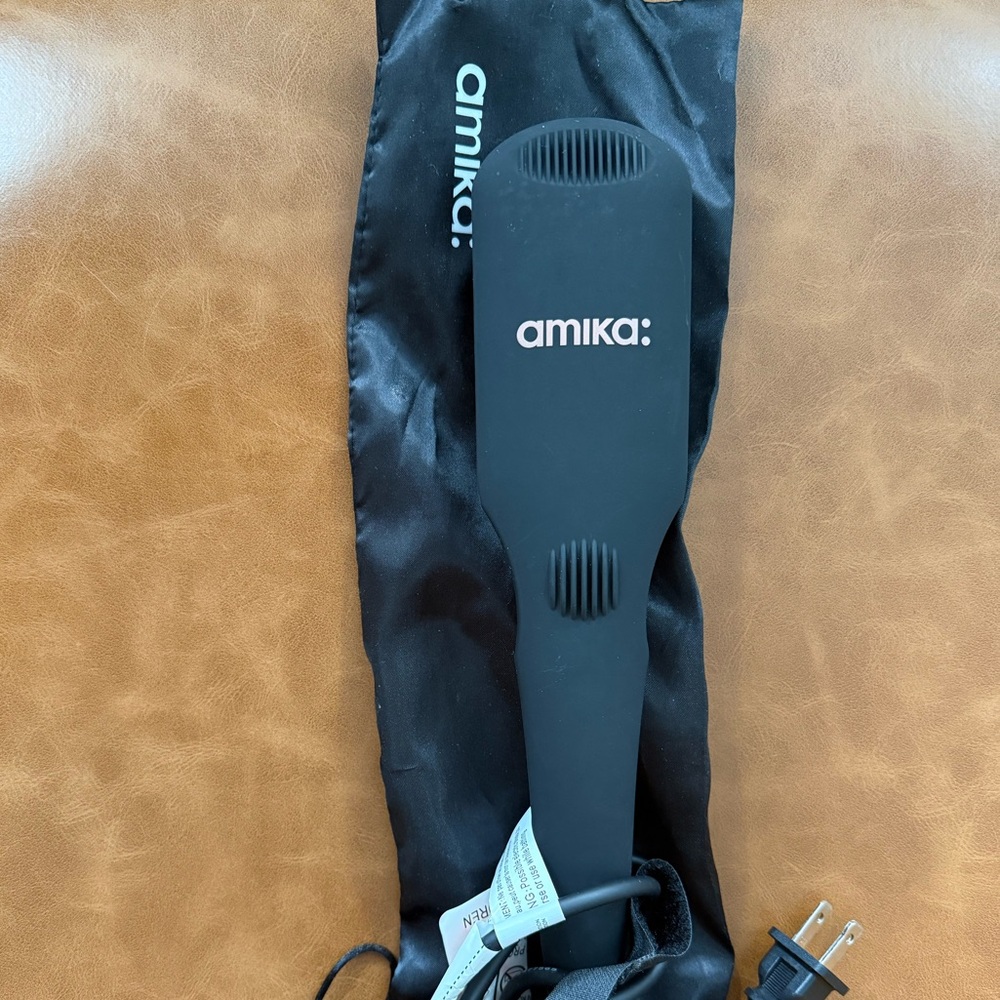 Amika Straightening Brush